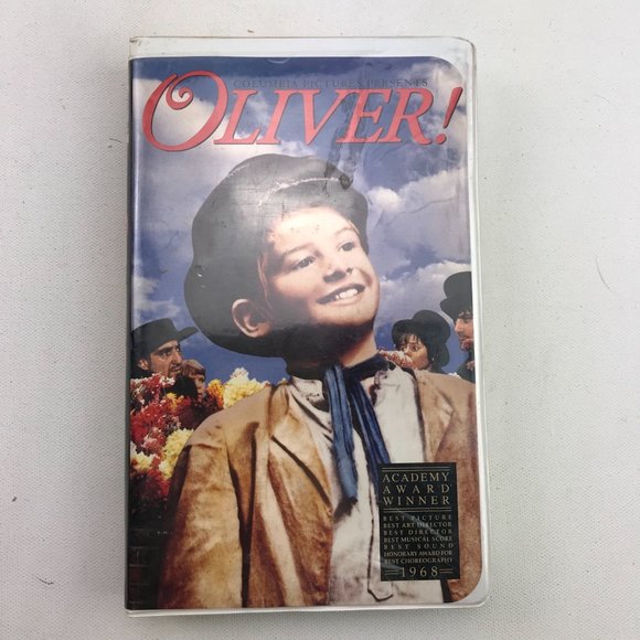 VHS Oliver Clamshell Movie Charles Dickens Musical Orphan - Picture 1 of 5